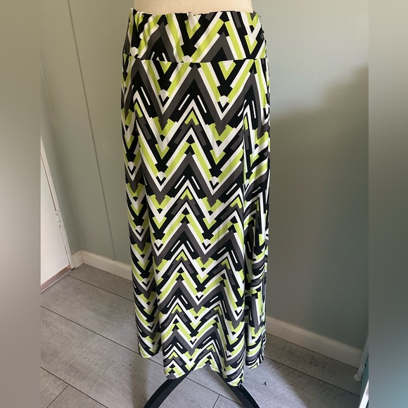 Funky zigzag pattern maxi skirt - Picture 2 of 2